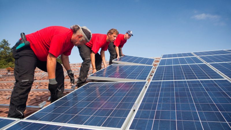 découvrez notre guide complet sur les panneaux photovoltaïques. apprenez tout sur leur fonctionnement, les avantages de l'énergie solaire, les étapes d'installation et les aides financières disponibles. maximisez votre investissement tout en contribuant à la transition énergétique.