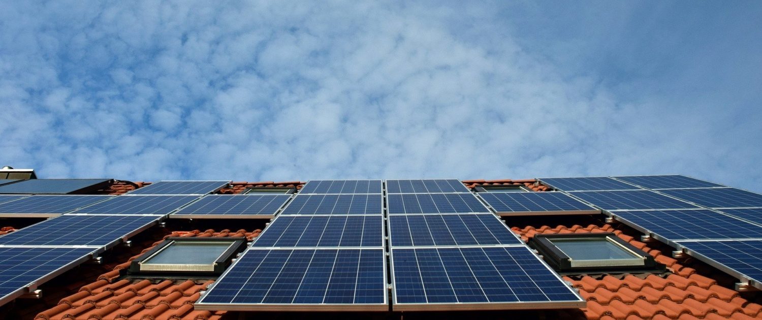découvrez notre guide complet sur les panneaux photovoltaïques : avantages, choix, installation et rendement. apprenez comment optimiser votre consommation d'énergie et réduire vos factures grâce à l'énergie solaire.