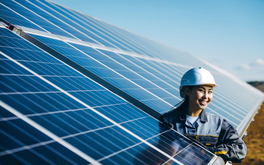 découvrez notre guide complet sur les panneaux solaires : des conseils pratiques pour choisir le bon système, des informations sur l'installation et l'entretien, ainsi que les avantages économiques et écologiques de l'énergie solaire.