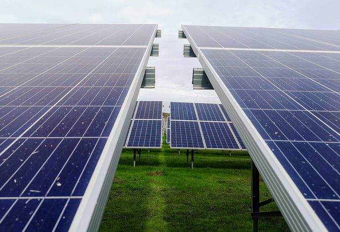 découvrez comment les systèmes photovoltaïques influencent l'environnement, en analysant leurs effets positifs sur la réduction des émissions de co2, la préservation des ressources naturelles et leur rôle dans la transition énergétique durable.