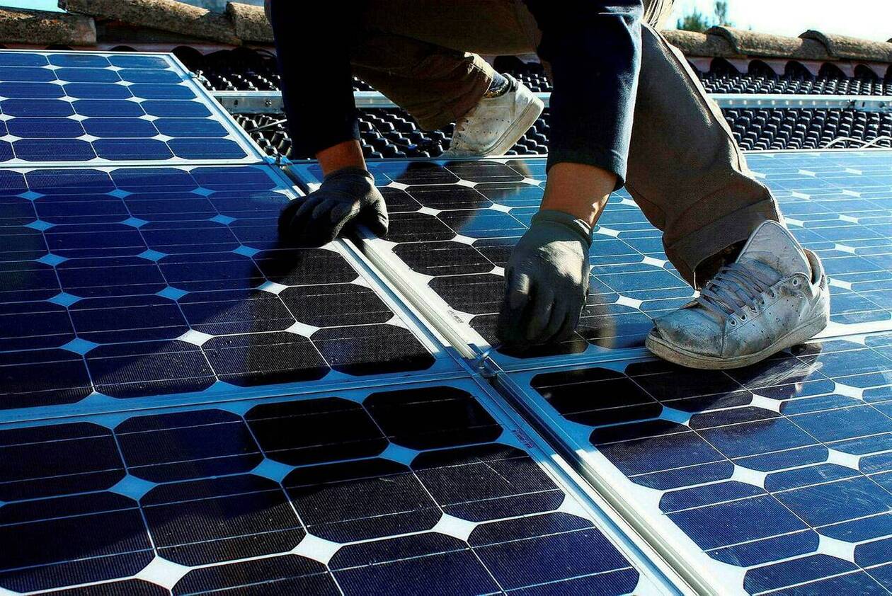 découvrez tout ce qu'il faut savoir sur les panneaux solaires : fonctionnement, avantages, installation, subventions et impact environnemental. informez-vous pour faire le meilleur choix énergétique pour votre domicile.