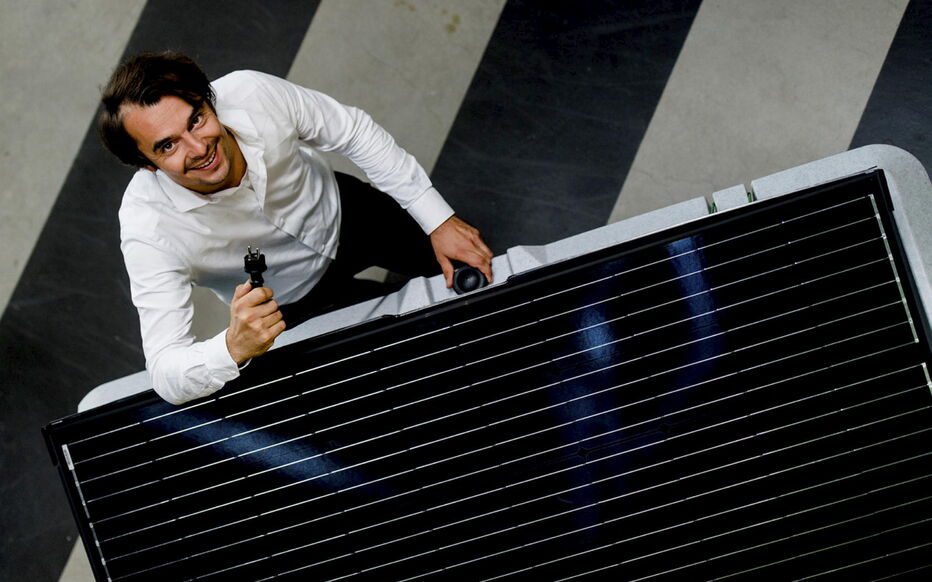 découvrez comment installer des panneaux solaires vous-même grâce à notre guide complet. économisez de l'argent tout en contribuant à la préservation de l'environnement. suivez nos conseils pratiques et astuces pour réussir votre projet d'autoconsommation solaire.