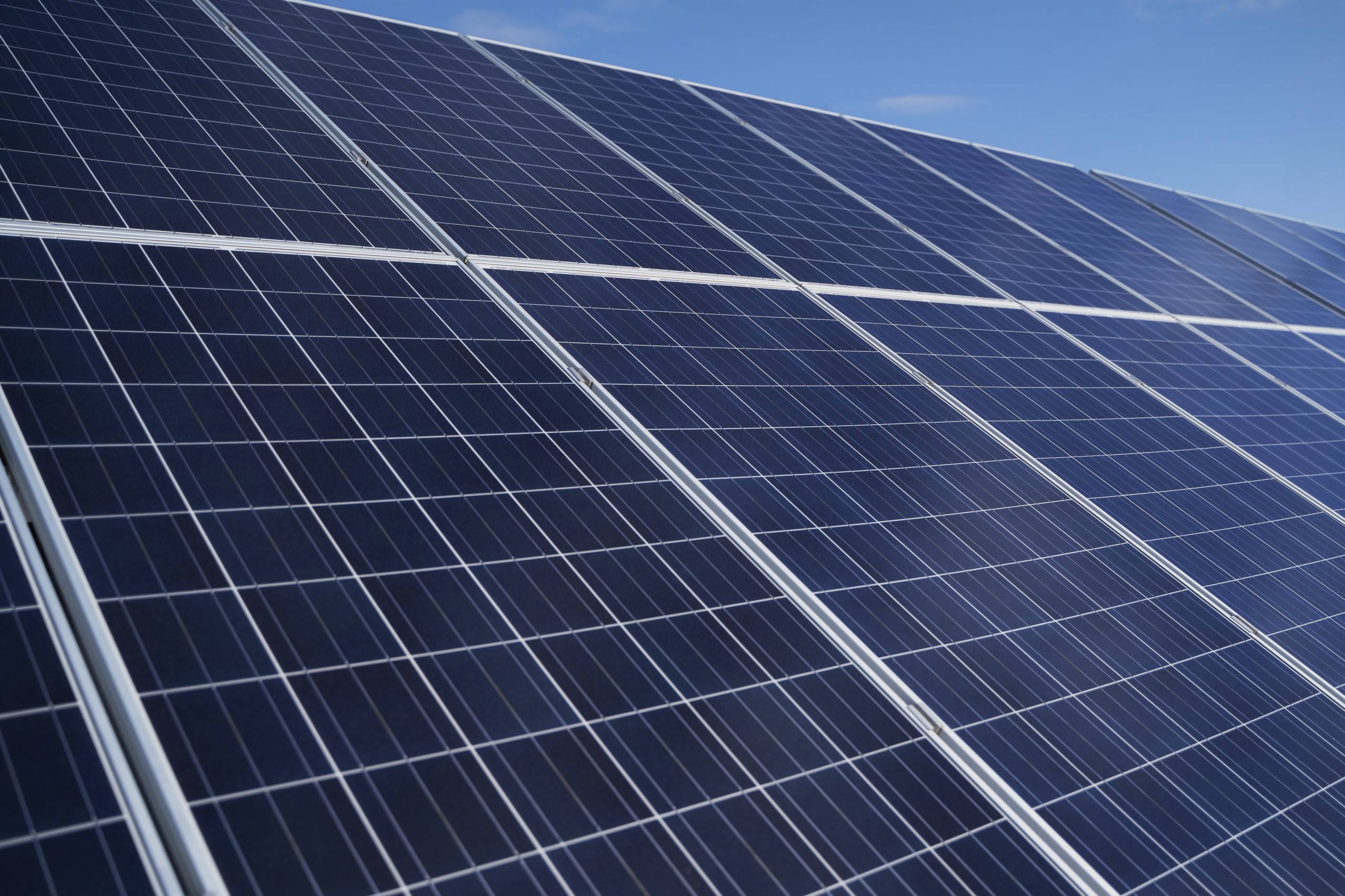 découvrez comment investir dans des panneaux photovoltaïques pour réduire vos factures d'énergie et contribuer à un avenir durable. apprenez les avantages, les coûts et les opportunités de rentabilité liés à cette solution énergétique renouvelable.