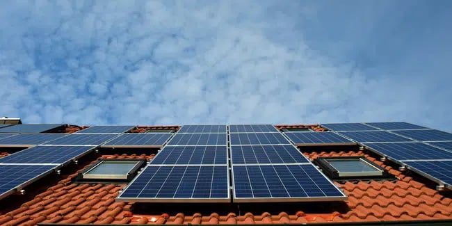 découvrez comment investir dans les panneaux solaires pour profiter d'une énergie renouvelable tout en réduisant vos factures d'électricité. apprenez les avantages financiers et environnementaux de cette solution durable.