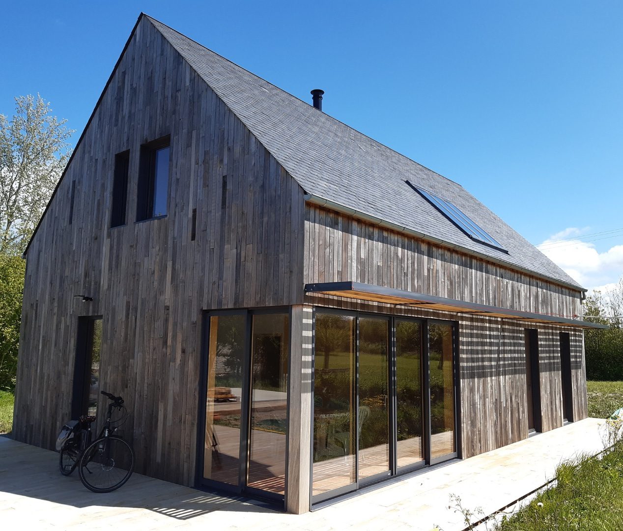 découvrez notre guide sur la maison écologique : des conseils pratiques pour concevoir et vivre dans un habitat respectueux de l'environnement, alliant confort, économie d'énergie et matériaux durables.