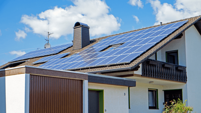 découvrez les vérités cachées derrière les mythes sur les panneaux photovoltaïques. informez-vous sur leur efficacité, leur coût et leur impact environnemental pour faire des choix éclairés en matière d'énergie renouvelable.