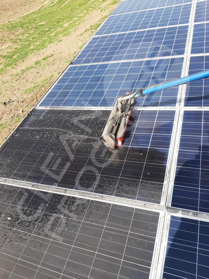 assurez le rendement optimal de vos panneaux photovoltaïques avec un service de nettoyage professionnel. prolongez leur durée de vie et maximisez votre production d'énergie grâce à nos techniques adaptées et respectueuses de l'environnement.