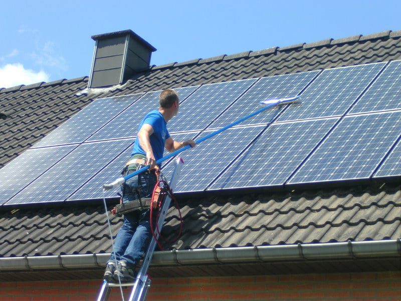 optimisez la performance de vos panneaux photovoltaïques avec notre service de nettoyage professionnel. assurez une production d'énergie maximale en éliminant la poussière, les débris et les salissures qui nuisent à l'efficacité de votre installation. contactez-nous pour un devis personnalisé!