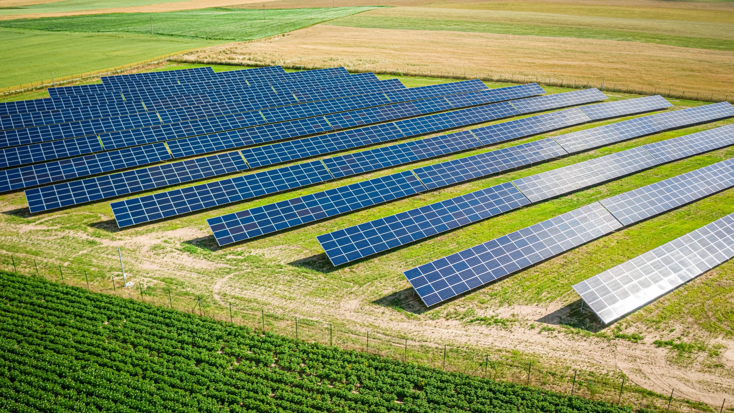 découvrez les avantages des panneaux photovoltaïques : une solution écologique et économique pour produire votre propre électricité, réduire votre facture énergétique et contribuer à la transition énergétique. informez-vous sur les types de panneaux, leur installation et leurs performances.