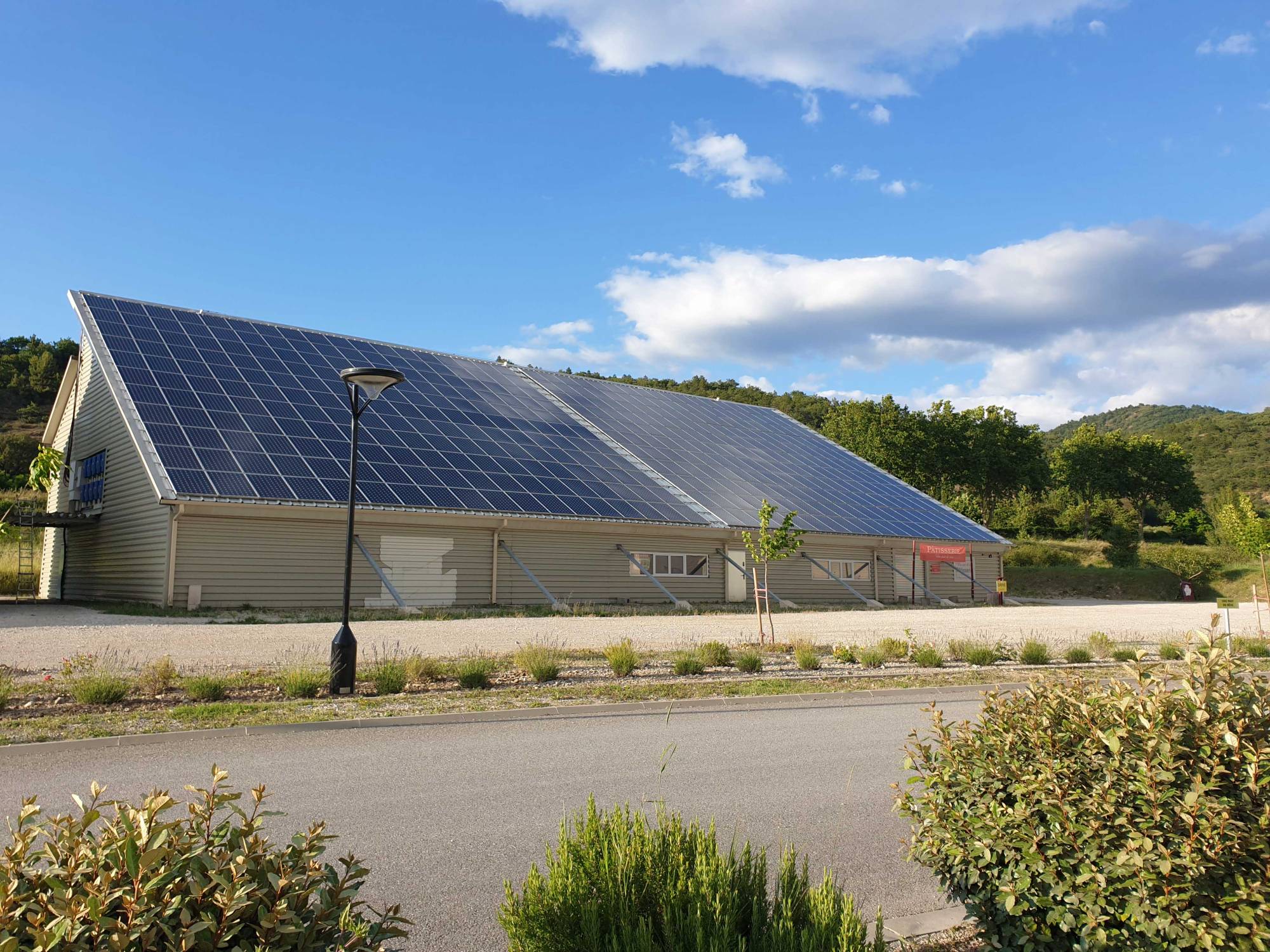 découvrez comment obtenir un panneau photovoltaïque gratuit pour réduire vos factures d'électricité et contribuer à la transition énergétique. profitez d'une offre exclusive et transformez votre consommation d'énergie grâce à l'énergie solaire.