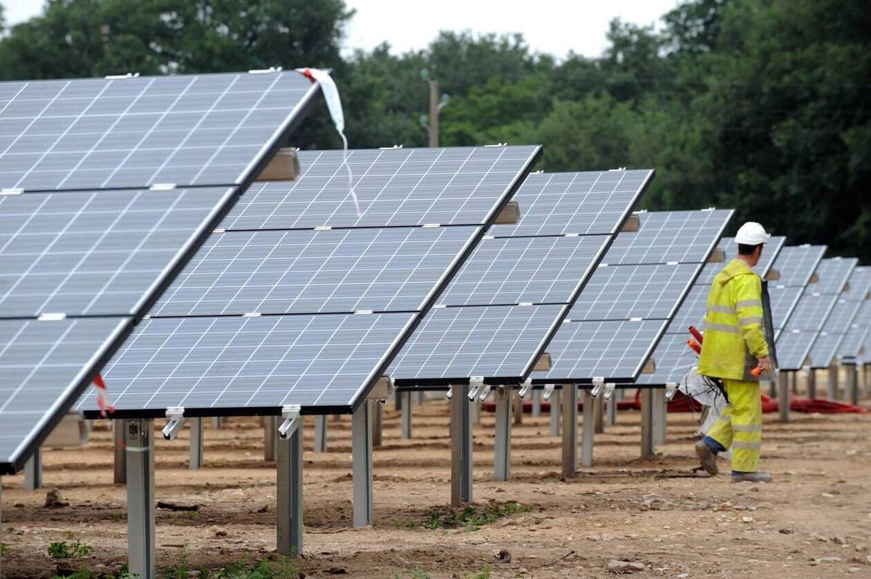 découvrez les tendances et innovations des panneaux photovoltaïques en 2025. informez-vous sur les bénéfices écologiques et économiques de l'énergie solaire, ainsi que sur les avancées technologiques qui transforment le paysage énergétique de demain.
