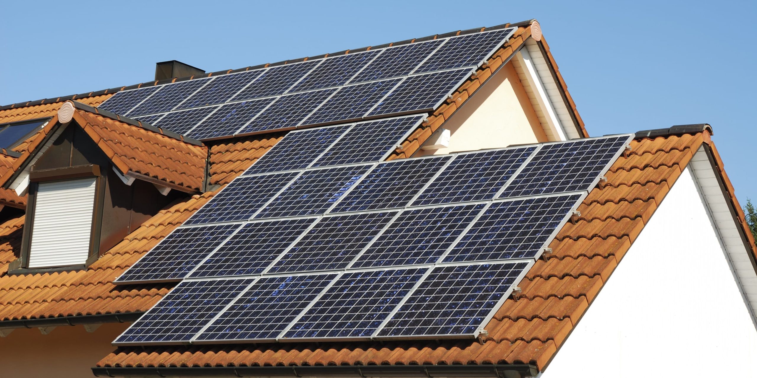 découvrez les avantages des panneaux photovoltaïques pour produire de l'énergie renouvelable. explorez comment cette technologie durable transforme la lumière du soleil en électricité, réduit vos factures d'énergie et contribue à la protection de l'environnement.