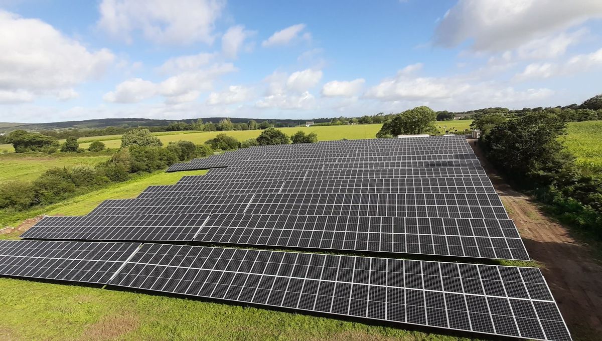 découvrez les avantages des panneaux photovoltaïques au sol, une solution efficace et écologique pour produire de l'énergie renouvelable. optimisez votre espace extérieur tout en réduisant votre empreinte carbone grâce à cette technologie innovante.
