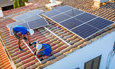 découvrez notre guide complet sur les panneaux photovoltaïques : avis d'experts, témoignages d'utilisateurs et conseils pour un choix éclairé. informez-vous sur les avantages, les inconvénients et l'impact environnemental de cette technologie solaire.