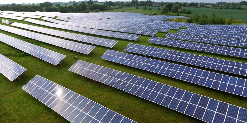découvrez comment les panneaux photovoltaïques transforment l'énergie solaire en électricité, offrant une solution durable et économique pour réduire votre empreinte carbone et vos factures d'énergie.