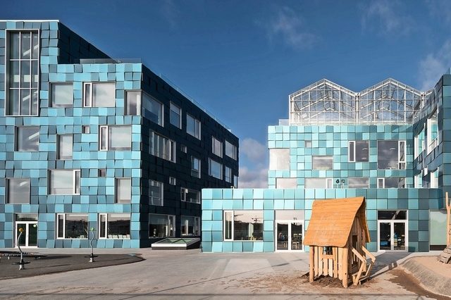 découvrez comment les panneaux photovoltaïques révolutionnent l'architecture moderne en alliant esthétisme et efficacité énergétique. apprenez les méthodes d'intégration de ces technologies durables dans les bâtiments, tout en respectant l'harmonie architecturale et l'environnement.