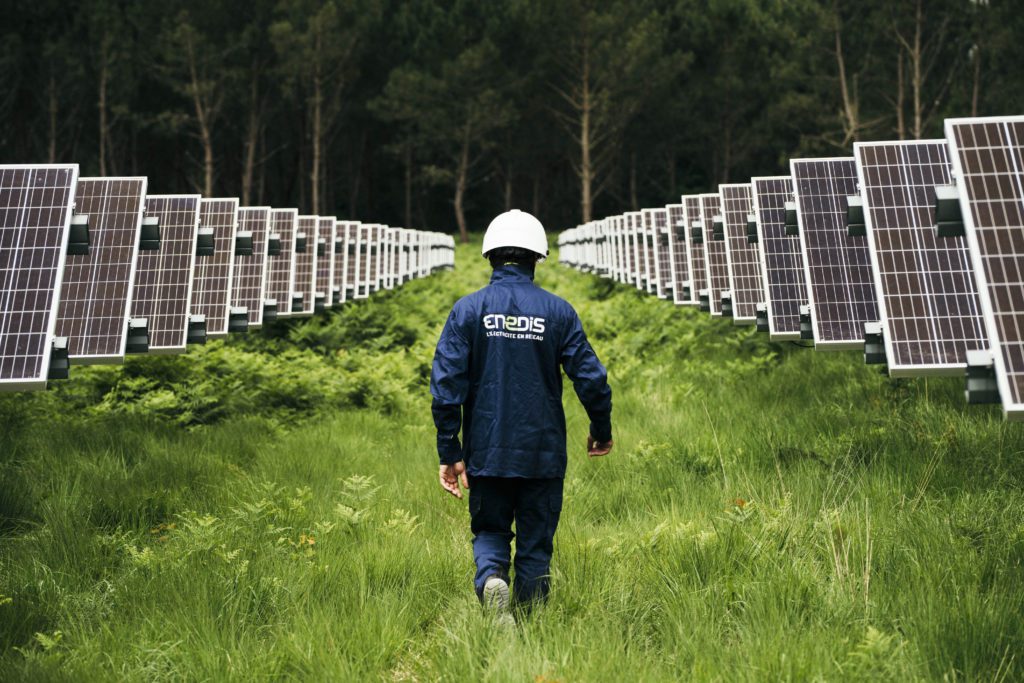découvrez comment les panneaux photovoltaïques jouent un rôle clé dans la transition énergétique, en offrant une solution durable et renouvelable pour réduire notre empreinte carbone et favoriser un avenir plus vert.