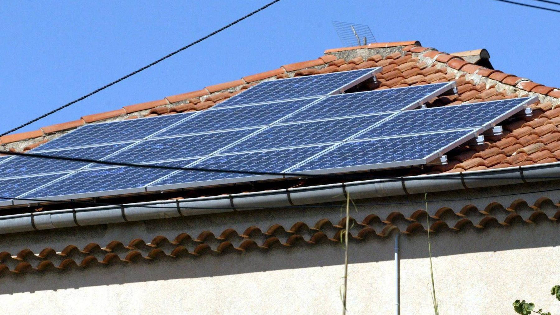 découvrez comment les panneaux photovoltaïques jouent un rôle clé dans la transition énergétique en france. apprenez les avantages de l'énergie solaire pour réduire votre empreinte carbone et contribuer à un avenir durable. informez-vous sur les technologies innovantes et les solutions adaptées pour optimiser votre consommation d'énergie.