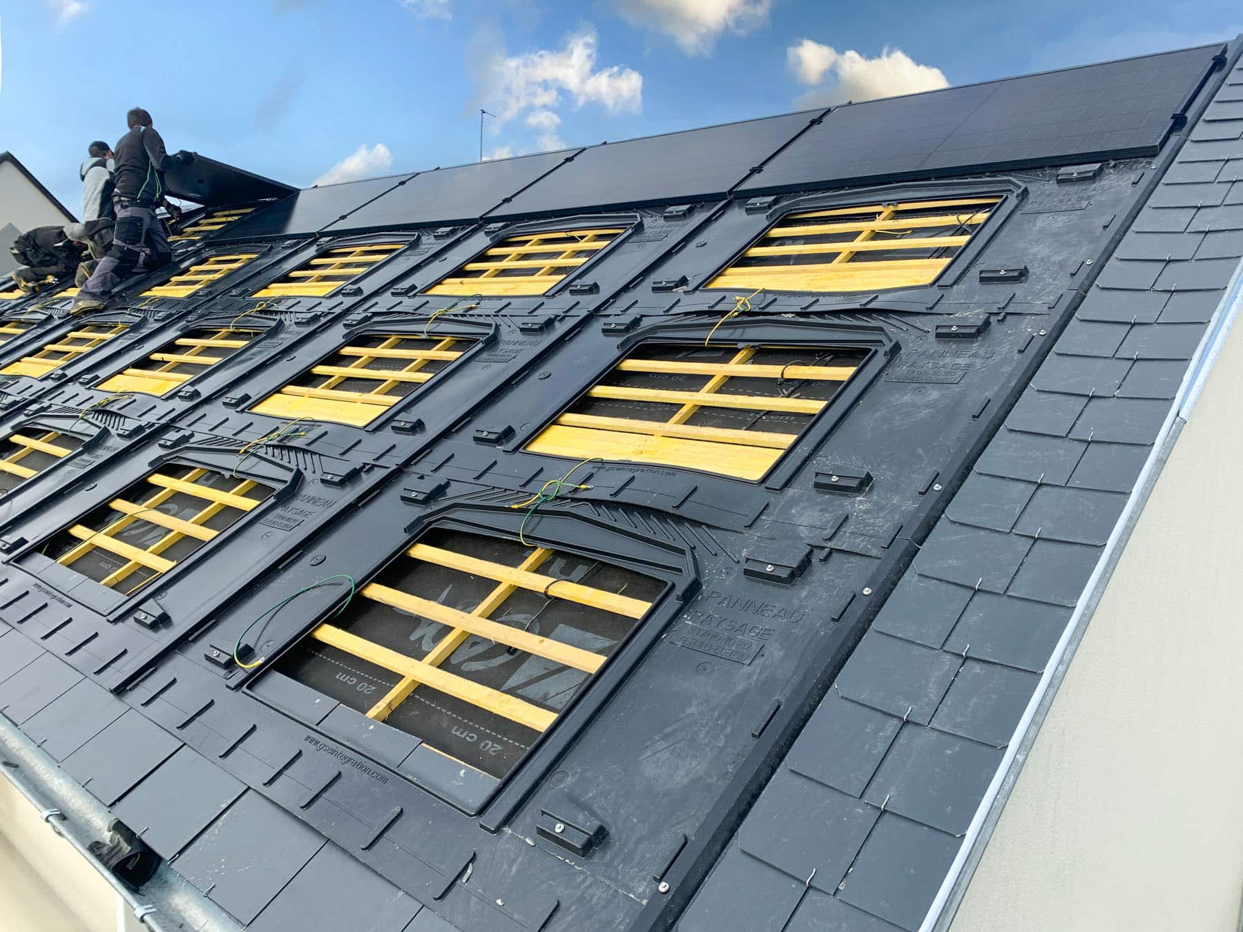 découvrez les panneaux photovoltaïques intégrés, une solution innovante pour produire votre propre énergie solaire tout en embellissant votre habitat. profitez d'une installation esthétique et performante qui s'adapte parfaitement à votre toiture. optez pour une énergie renouvelable et réduisez votre empreinte carbone dès aujourd'hui.