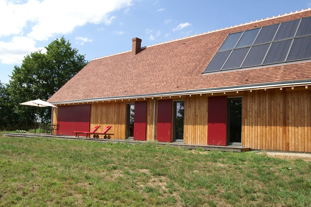 découvrez comment les panneaux photovoltaïques peuvent transformer votre maison passive en une source d'énergie durable et économique. optimisez votre consommation énergétique tout en réduisant votre empreinte carbone grâce à cette solution innovante.