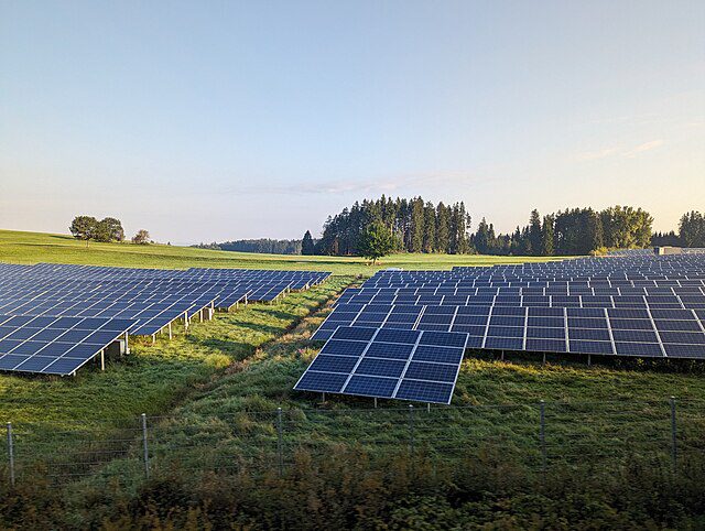 découvrez comment les panneaux photovoltaïques peuvent transformer le paysage énergétique des zones rurales. profitez des avantages écologiques et économiques de l'énergie solaire en milieu rural, tout en contribuant à la durabilité et à l'autonomie énergétique de votre communauté.
