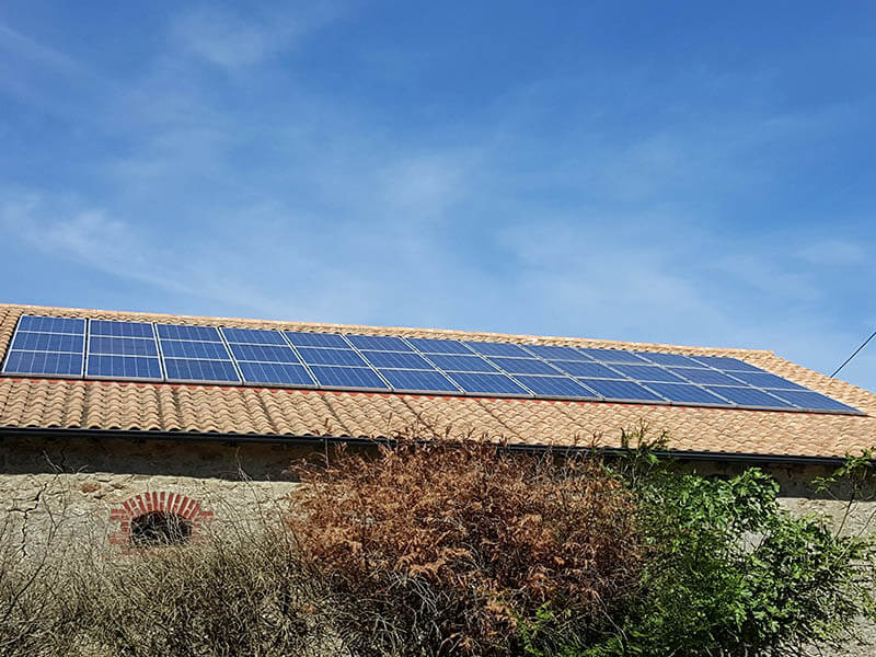 découvrez nos solutions de panneaux photovoltaïques professionnels, alliant performance et durabilité. optimisez votre consommation d'énergie et participez à la transition énergétique grâce à des installations sur mesure adaptées à vos besoins.