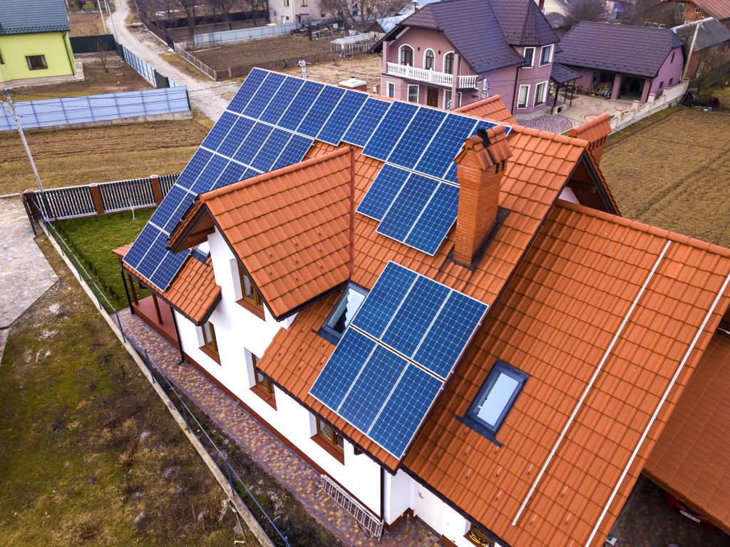 découvrez les panneaux photovoltaïques de la salle souyri, une solution écologique pour produire votre propre électricité. profitez d'une énergie renouvelable et réduisez vos factures d'électricité grâce à notre technologie avancée et durable.