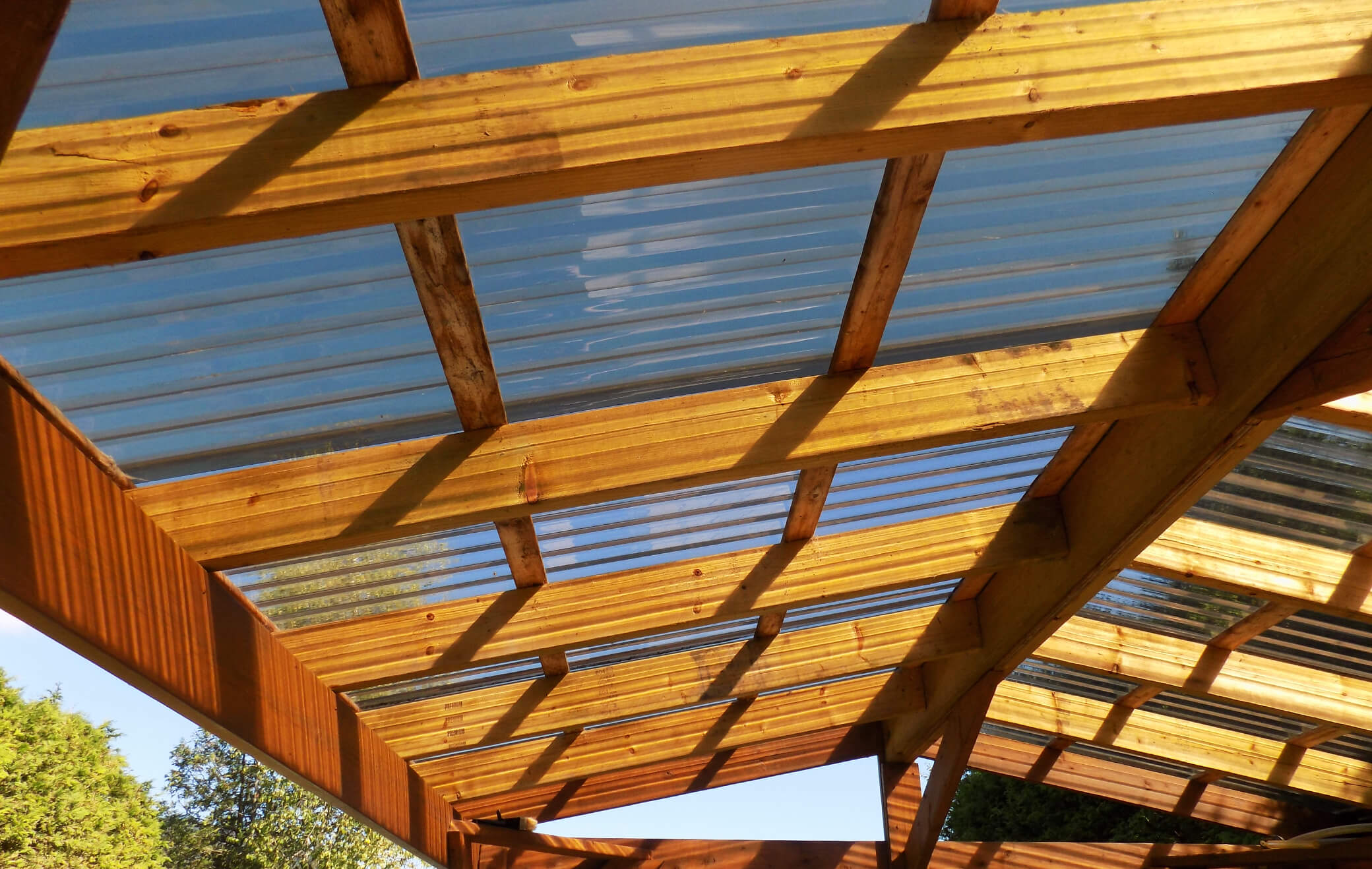 découvrez les panneaux en polycarbonate, une solution idéale pour vos projets de construction et de rénovation. rigides, légers et résistants aux chocs, ces panneaux offrent une excellente isolation thermique et une protection uv. parfaits pour les vérandas, serres ou abris, choisissez la durabilité et l'efficacité avec nos panneaux polycarbonate de haute qualité.