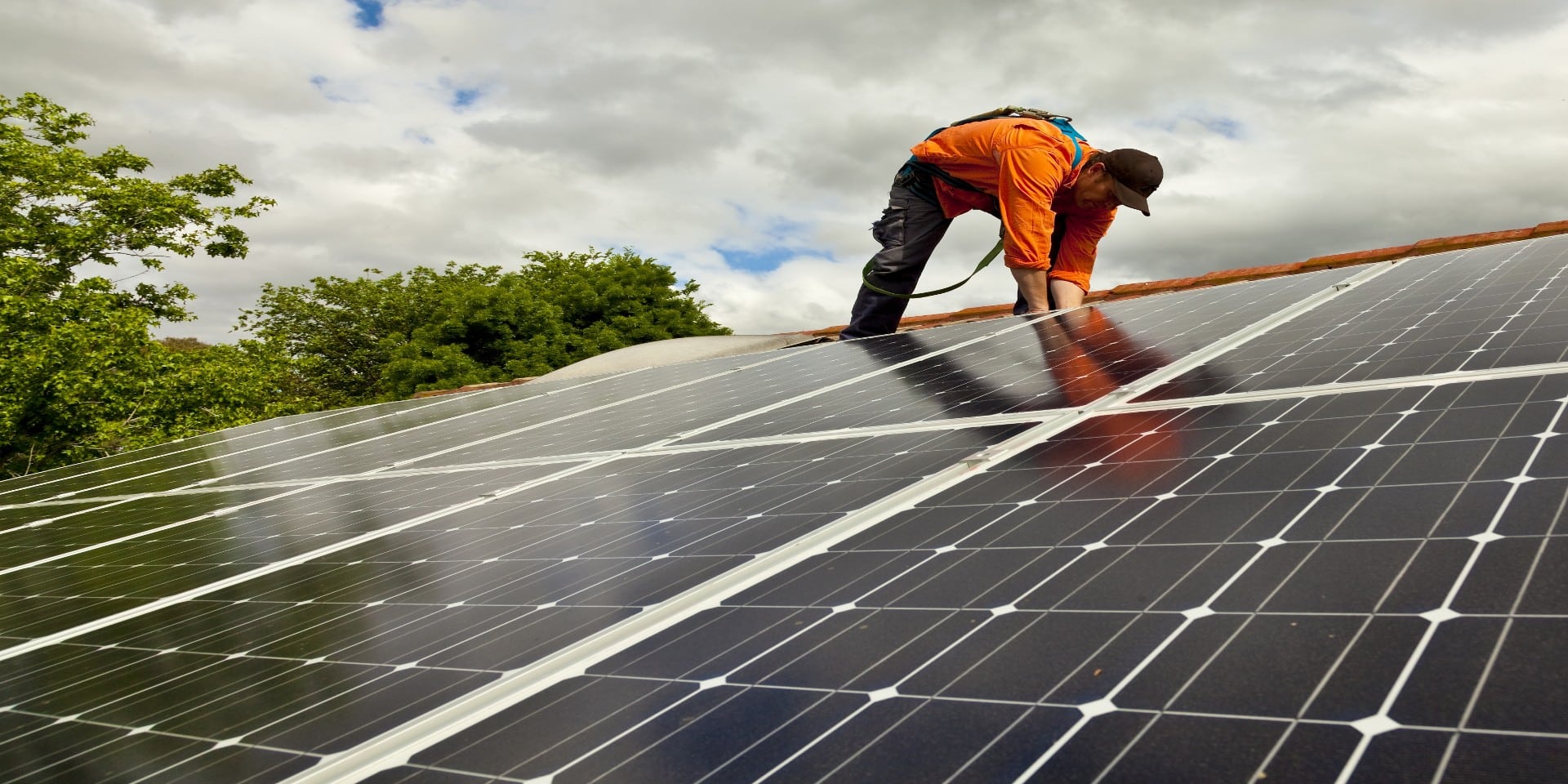 découvrez les panneaux solaires, une solution éco-responsable pour produire votre propre énergie. améliorez votre empreinte carbone tout en réduisant vos factures d'électricité grâce à cette technologie durable et innovante.