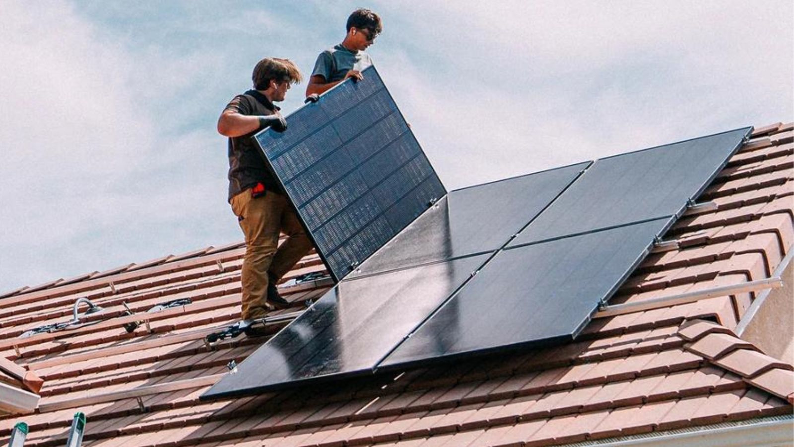 découvrez les avantages des panneaux solaires pour votre maison : une solution écologique pour réduire vos factures d'énergie et contribuer à la protection de l'environnement. informez-vous sur les différents types de panneaux, leur installation et les aides disponibles.