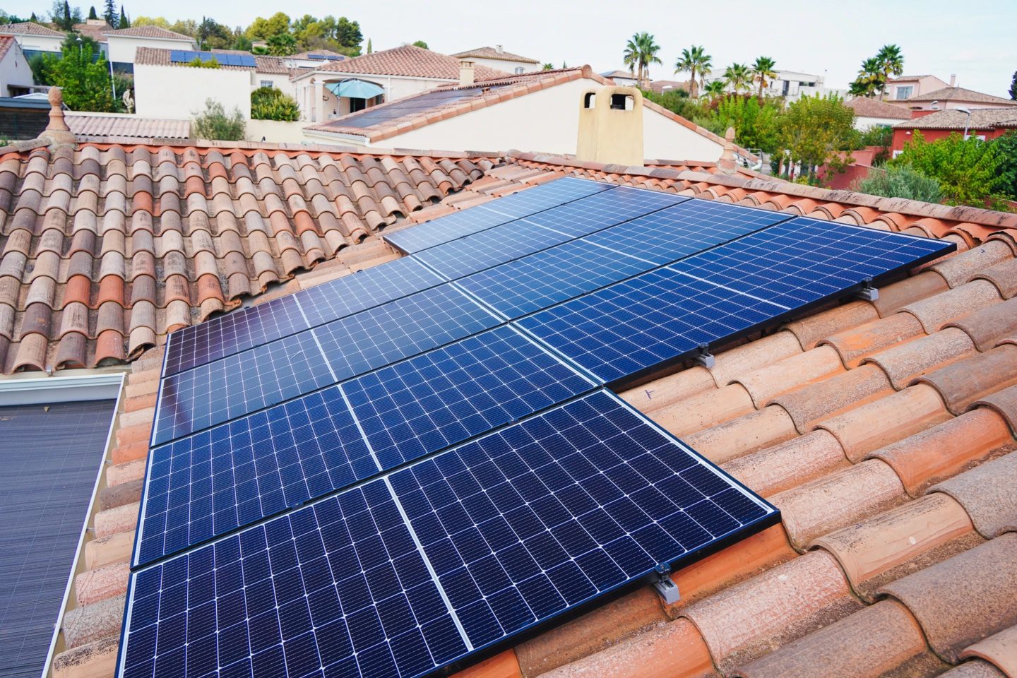 découvrez nos solutions de panneaux solaires à béziers adaptées à tous les budgets. optimisez votre consommation d'énergie et réduisez vos factures grâce à nos offres compétitives et personnalisées.
