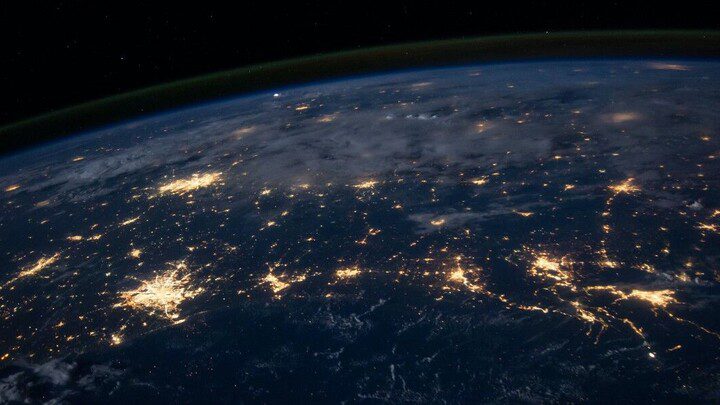 découvrez comment les panneaux solaires transforment l'espace en une source d'énergie durable et innovante. explorez les applications spatiales des technologies solaires et leur impact sur l'avenir de l'énergie dans l'astronautique.