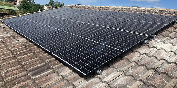 découvrez comment les panneaux solaires peuvent vous faire économiser sur votre facture d'énergie tout en bénéficiant d'aides financières et de subventions. informez-vous sur les différentes options disponibles pour passer à l'énergie solaire en toute sérénité.