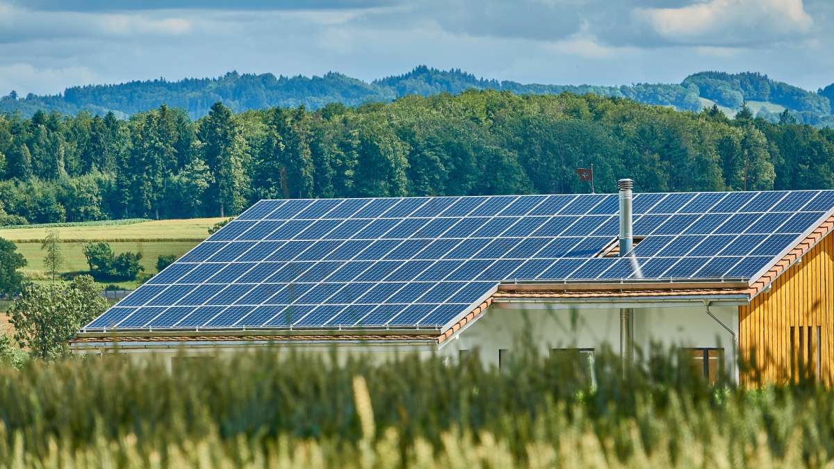 découvrez comment les panneaux solaires transforment notre avenir énergétique en fournissant une solution durable et renouvelable. explorez les avantages de l'énergie solaire pour un monde plus vert et une indépendance énergétique accrue.