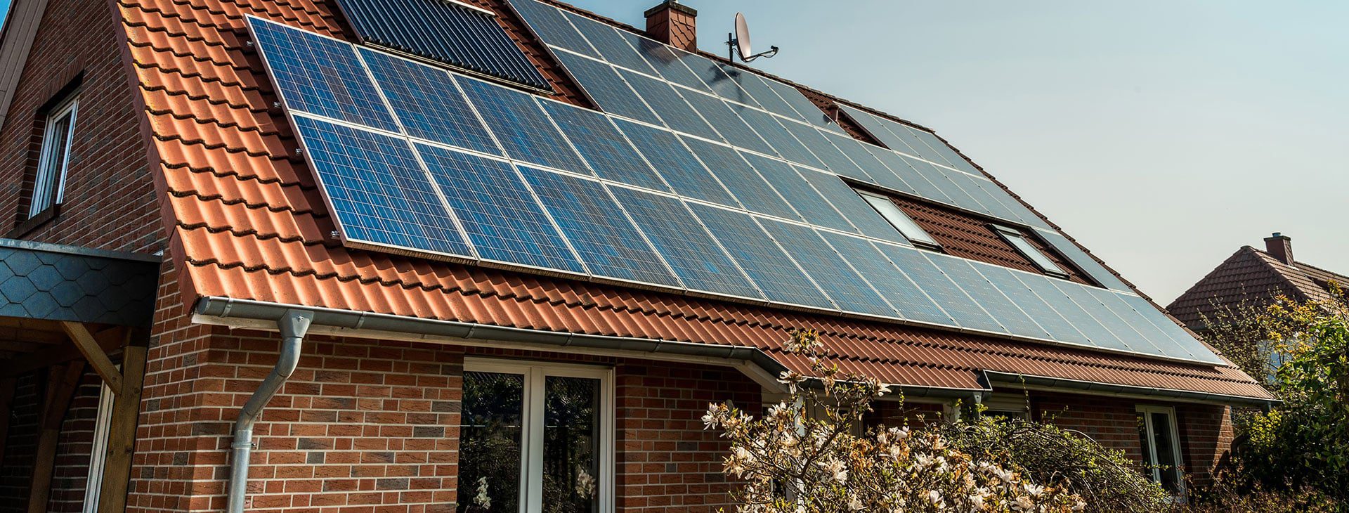 découvrez comment les panneaux solaires révolutionnent la consommation d'énergie. optimisez votre empreinte écologique tout en réduisant vos factures d'électricité grâce à une solution durable et rentable. informez-vous sur les avantages, l'installation et l'impact environnemental des panneaux solaires.