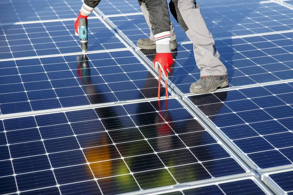 découvrez comment bénéficier de panneaux solaires gratuits à bruxelles. profitez des subventions et incitations pour réduire vos factures d'énergie tout en contribuant à la transition énergétique. informez-vous sur les démarches à suivre et les avantages d'une installation solaire chez vous.