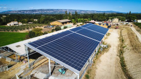 découvrez comment bénéficier de panneaux solaires gratuits grâce aux aides gouvernementales. optimisez votre consommation d'énergie tout en contribuant à la transition écologique. renseignez-vous sur les démarches et les subventions disponibles pour alléger vos factures d'électricité.