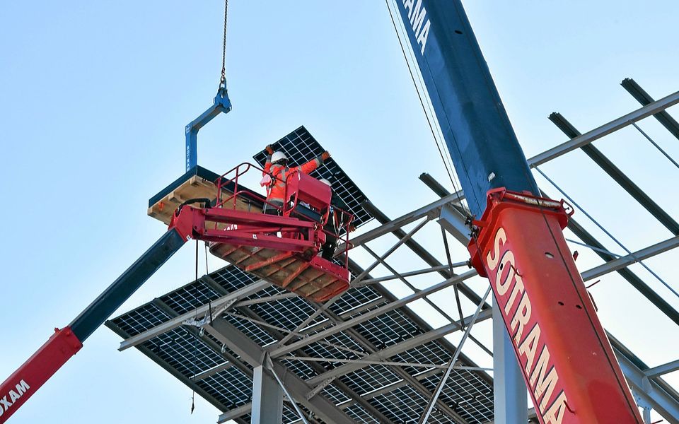découvrez les panneaux solaires keroman, une solution écologique et économique pour votre énergie. offrez à votre maison une source d'énergie renouvelable, réduisez vos factures et contribuez à un avenir durable grâce à nos solutions photovoltaïques de haute qualité.