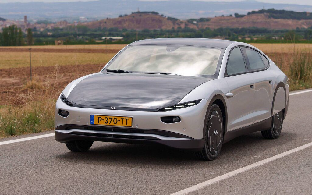 découvrez comment les panneaux solaires pour véhicules électriques révolutionnent l'autonomie et la durabilité de vos trajets. économisez de l'énergie, réduisez votre empreinte carbone et profitez d'une conduite éco-responsable grâce à cette technologie innovante.