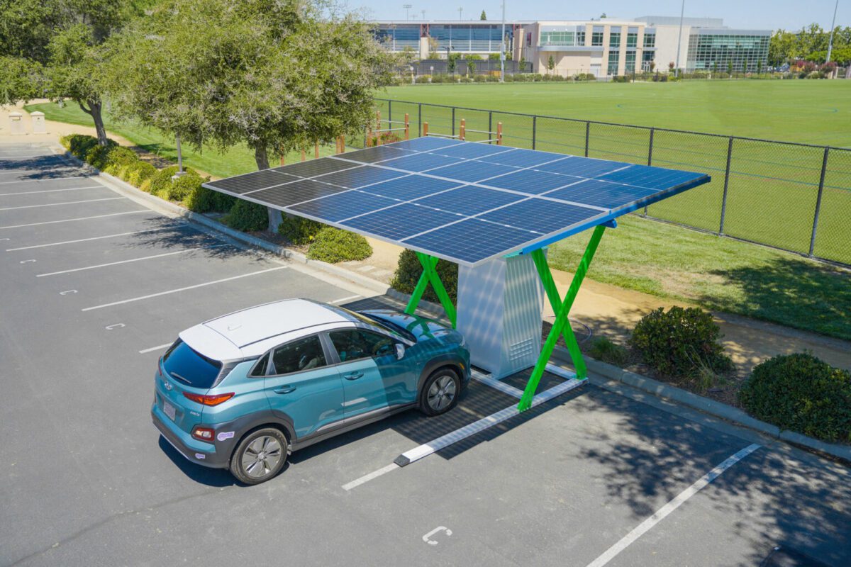 découvrez comment les panneaux solaires pour véhicules électriques révolutionnent la mobilité durable, offrant une solution innovante pour charger vos véhicules tout en réduisant votre empreinte carbone. optimisez votre autonomie et contribuez à un avenir plus vert avec cette technologie solaire avancée.