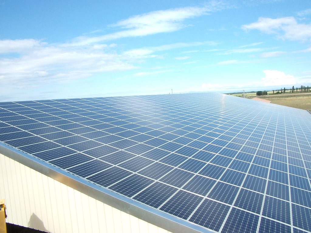 découvrez les avantages de l'énergie photovoltaïque : une source d'énergie renouvelable, économique et respectueuse de l'environnement. apprenez comment installer des panneaux solaires chez vous et contribuez à la transition énergétique tout en réduisant vos factures d'électricité.