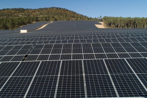 découvrez l'énergie photovoltaïque, une solution durable et écologique pour produire votre propre électricité. informez-vous sur ses avantages, son fonctionnement et comment intégrer des panneaux solaires dans votre quotidien.