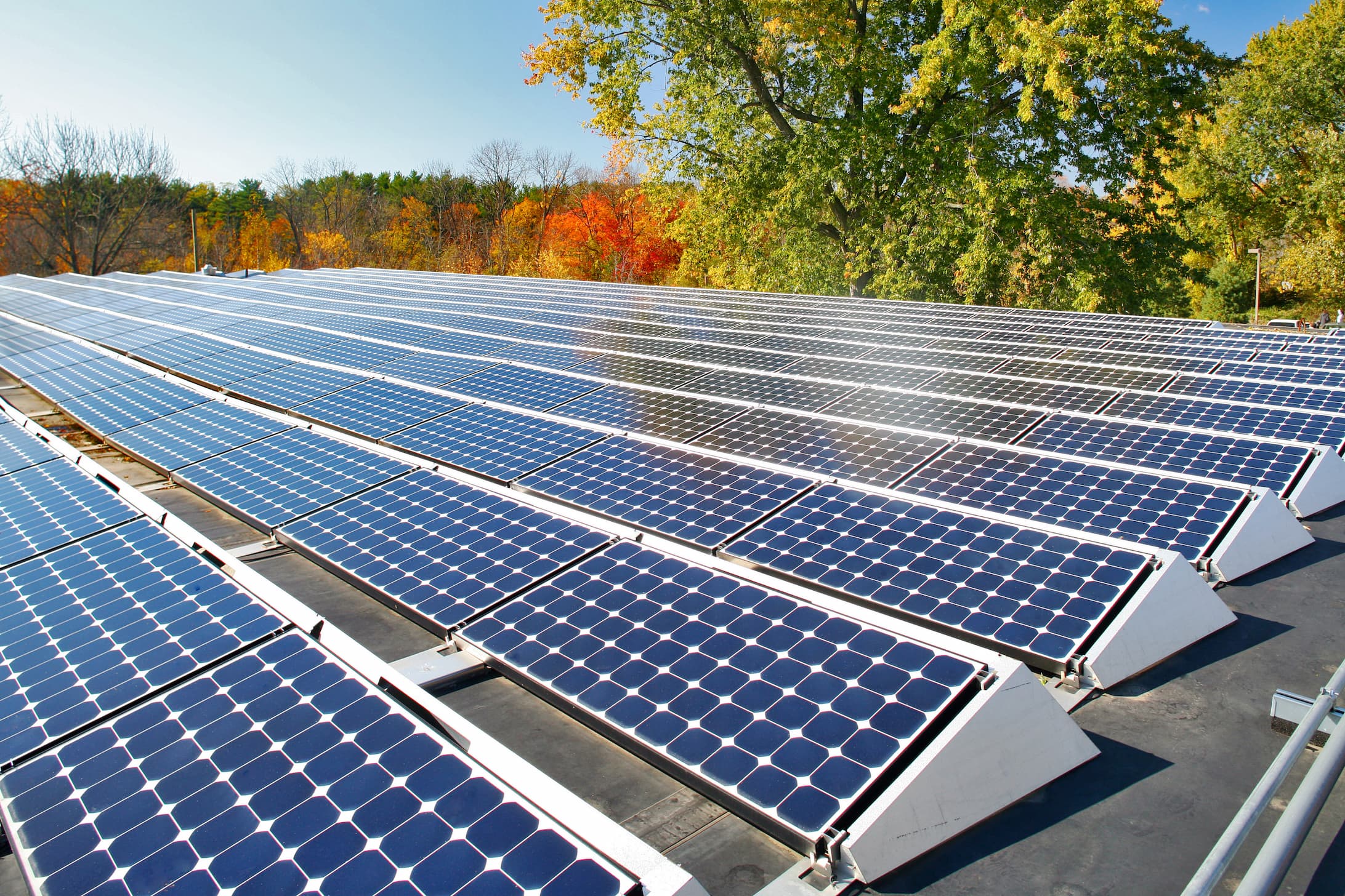 découvrez comment optimiser le placement de vos capteurs solaires sur toiture pour maximiser l'efficacité énergétique de votre maison. apprenez les meilleures pratiques et conseils pour une installation optimale et une production d'énergie renouvelable réussie.