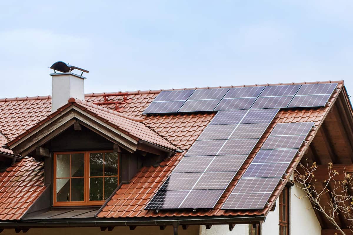 découvrez comment optimiser le placement de capteurs solaires sur votre toiture pour maximiser l'efficacité énergétique de votre maison. suivez nos conseils pratiques et profitez des bénéfices de l'énergie solaire.