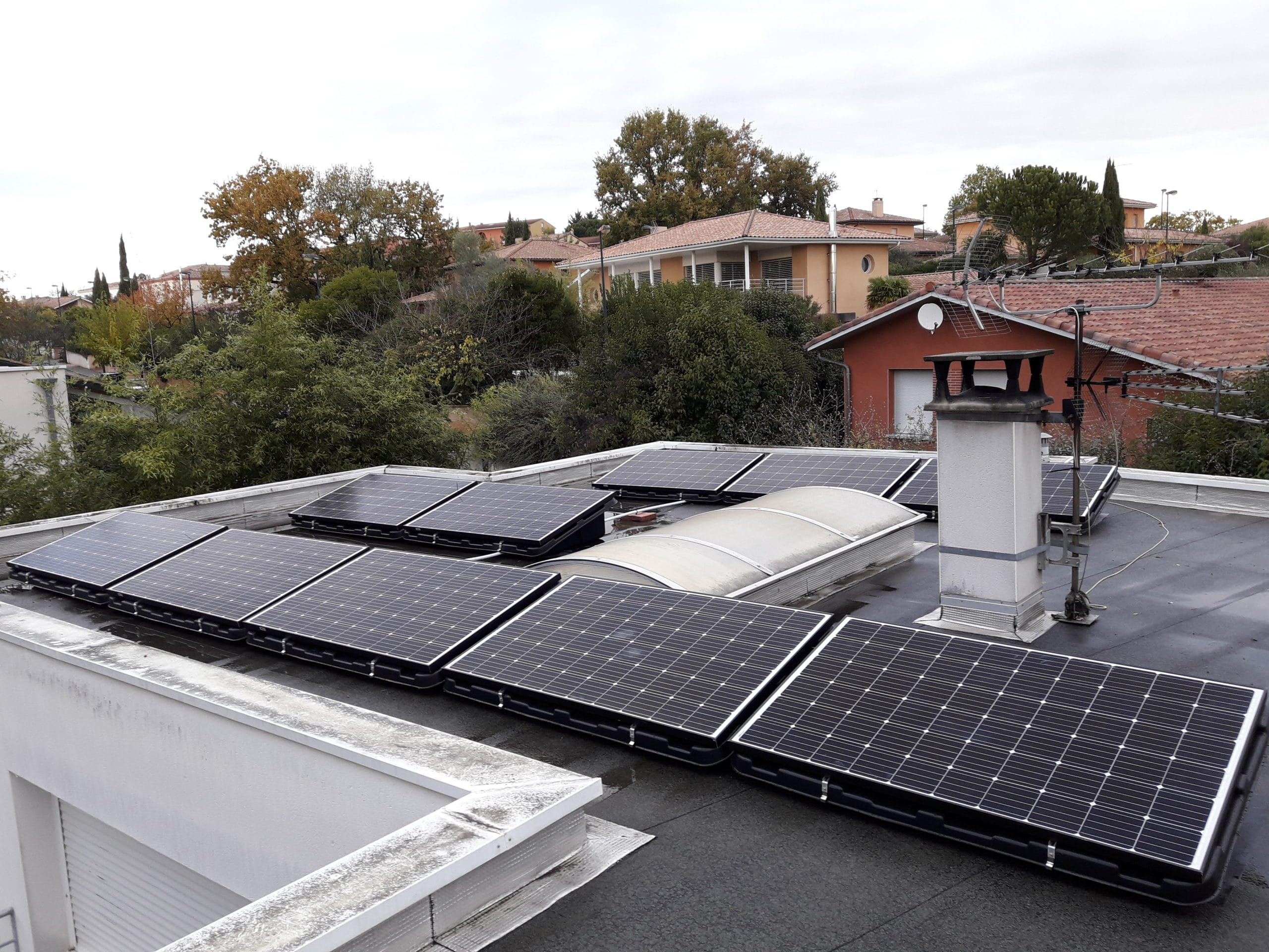 découvrez les prix d'installation de panneaux solaires sur toit plat. optimisez votre espace tout en réduisant votre facture d'électricité grâce à des solutions écologiques et économiques. comparez les offres et choisissez la meilleure option pour votre projet d'énergie renouvelable.