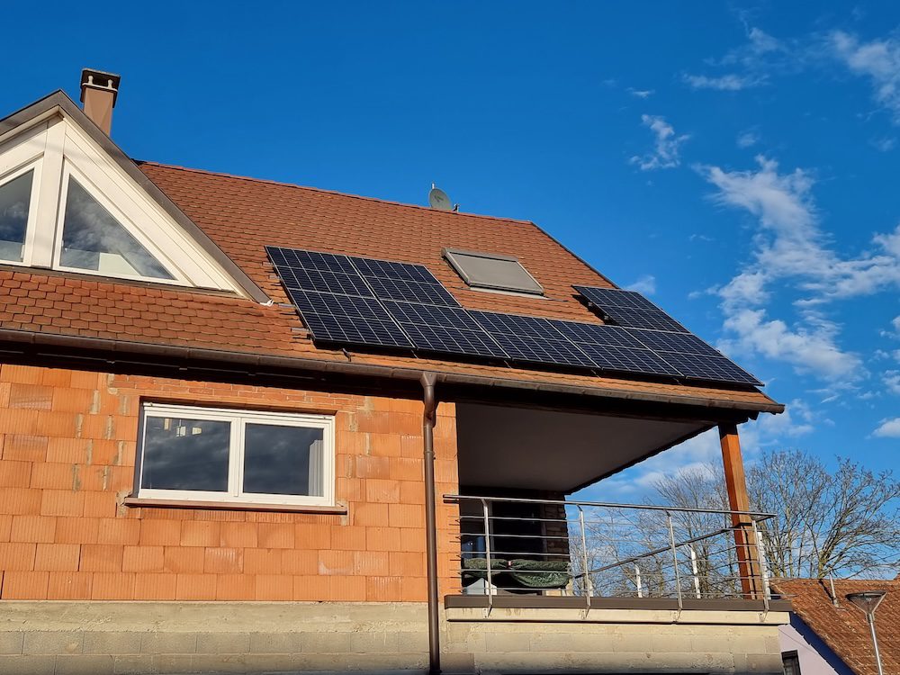 découvrez notre guide complet sur les prix d'installation de panneaux solaires sur toit plat. obtenez des conseils, des estimations de coûts et des informations sur les avantages écologiques et financiers de l'énergie solaire. optimisez votre investissement grâce à des solutions personnalisées adaptées à vos besoins.