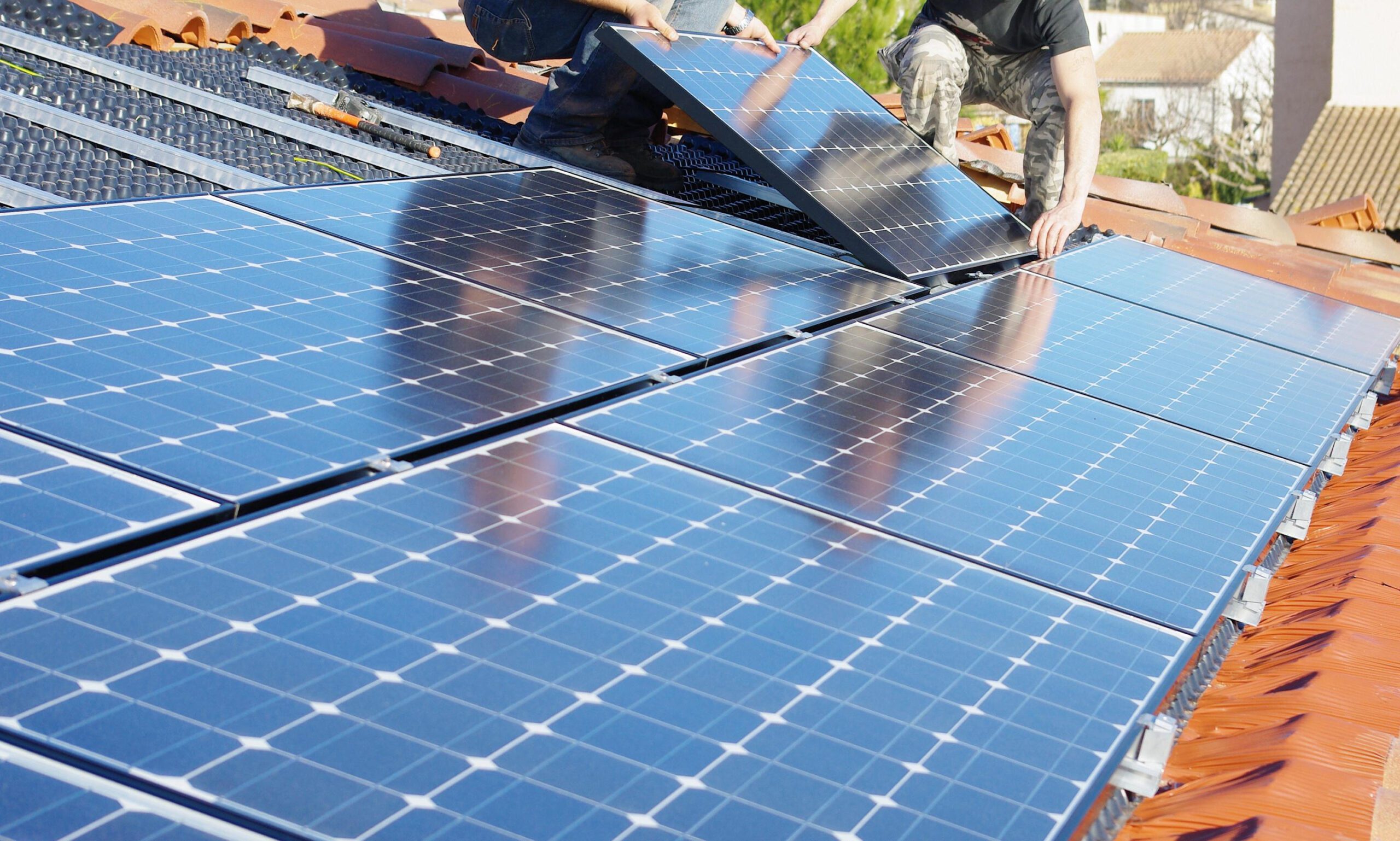 découvrez les tarifs des panneaux solaires pour une surface de 100m2. comparez les prix, les performances et les avantages économiques de l'énergie solaire pour votre projet d'installation.