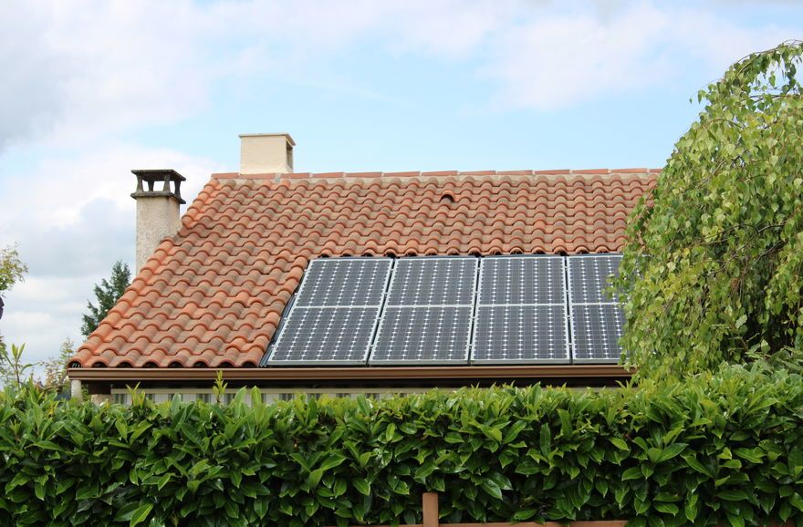 découvrez les prix des panneaux solaires pour une surface de 200m2. comparez les coûts, les subventions et les avantages d'une installation solaire pour réduire votre facture d'énergie tout en contribuant à la protection de l'environnement.