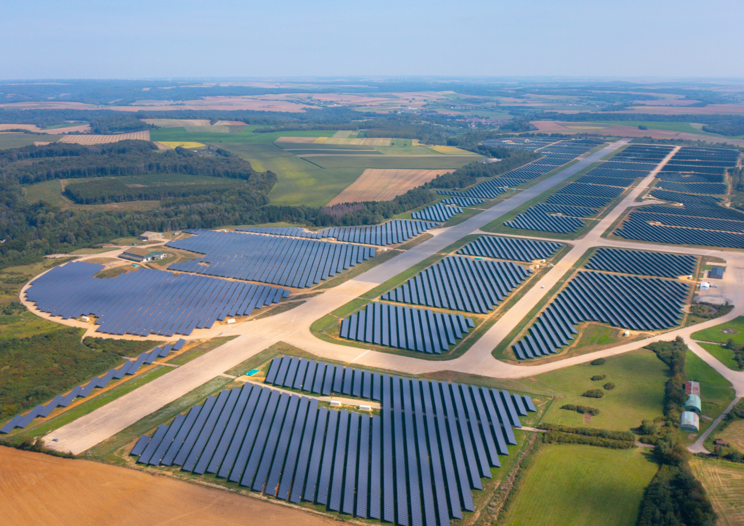 découvrez notre projet solaire photovoltaïque innovant, conçu pour transformer la lumière du soleil en énergie propre et durable. engagez-vous pour l'environnement et réduisez vos factures d'électricité grâce à des technologies de pointe en matière d'énergie solaire.