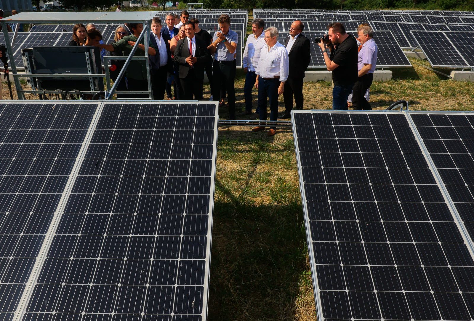 découvrez comment les projets solaires pour toits collectifs transforment l'énergie en source d'économie et de durabilité. explorez les avantages de ces installations pour les communautés et promouvez un avenir énergétique plus vert ensemble.
